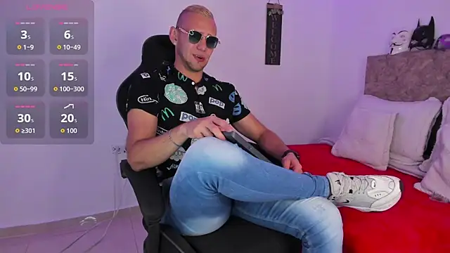 Snapshot of Damon_Bakert chatting on 10-28-25, 03:58 Damon Bakert online show from 10-28-25, 03:58