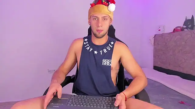 Snapshot of Damon_Bakert chatting on 12-17-25, 04:24 Damon Bakert online show from 12-17-25, 04:24