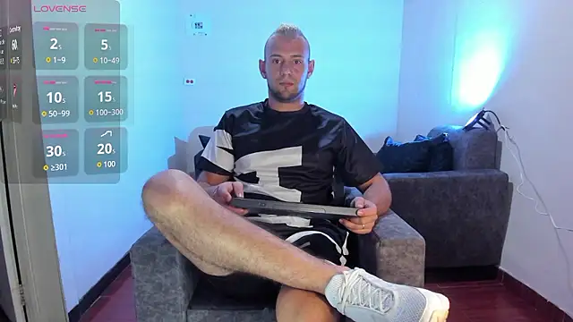 Snapshot of Damon_Bakert chatting on 01-10-26, 10:25 Damon Bakert online show from 01-10-26, 10:25