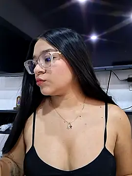 -VICKKY online show from 04-13-26, 08:14