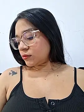 -VICKKY online show from 04-14-26, 02:01