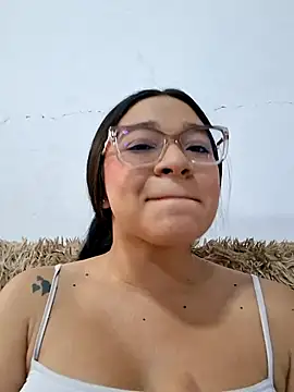 -VICKKY online show from 05-13-26, 01:41