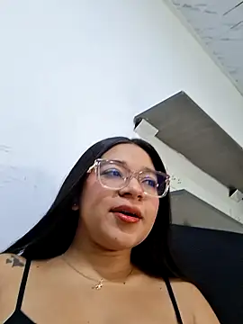 -VICKKY online show from 06-12-26, 02:05