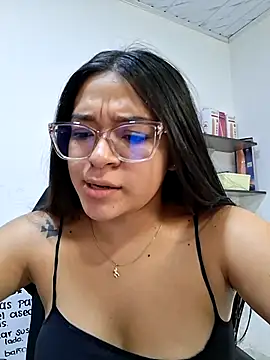 -VICKKY online show from 06-30-26, 07:37