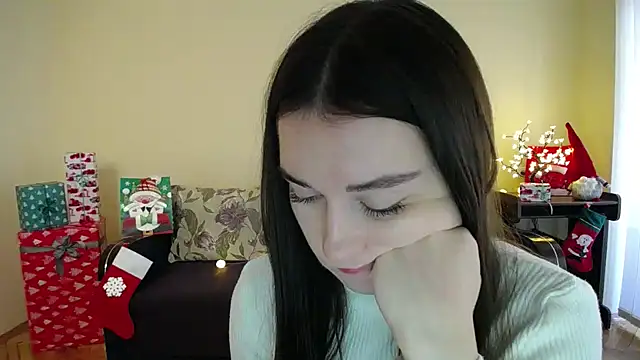 Snapshot of Pretty_shy chatting on 12-19-24, 12:23 Pretty shy online show from 12-19-24, 12:23