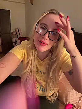 Snapshot of isisxoxx chatting on 03-11-26, 09:54 isisxoxx online show from 03-11-26, 09:54