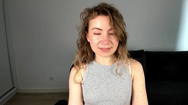 Mia Tasty online show from 04-12-26, 01:27