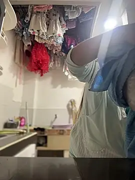 Emiily lee online show from 11-29-25, 03:42