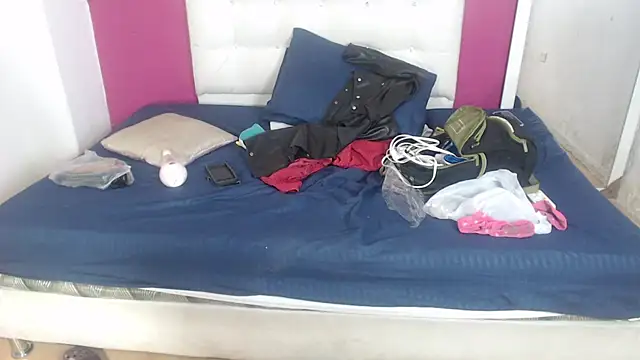 nextdoor fantasy1 online show from 12-04-25, 03:27