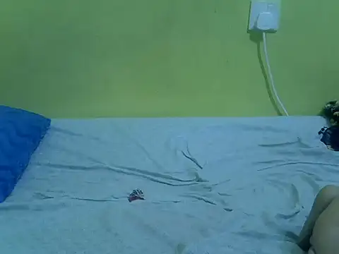 Snapshot of queendebbie chatting on 09-18-25, 06:37 queendebbie online show from 09-18-25, 06:37