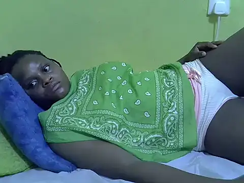 Snapshot of queendebbie chatting on 12-04-25, 10:24 queendebbie online show from 12-04-25, 10:24