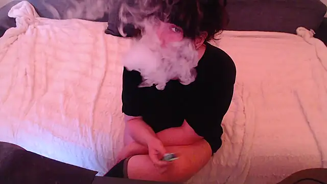 Lynylou online show from 12-18-24, 01:02