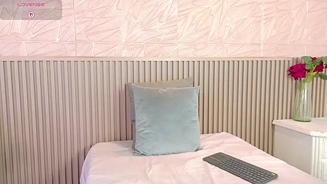 paula  cruzz online show from 10-15-25, 09:15