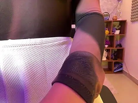 Snapshot of MidnightFlame chatting on 02-05-25, 08:14 MidnightFlame online show from 02-05-25, 08:14