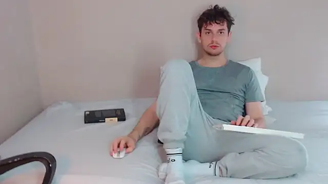 Elio555 online show from 12-29-24, 03:03