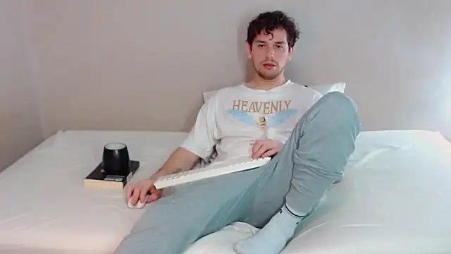 Elio555 online show from 03-18-25, 02:58