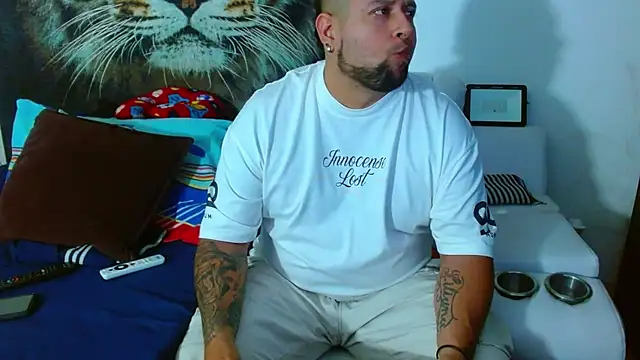 Snapshot of Michaell_Myerss_ chatting on 10-30-25, 11:55 Michaell Myerss  online show from 10-30-25, 11:55