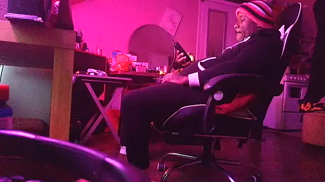 bigshh8 online show from 12-04-25, 03:21