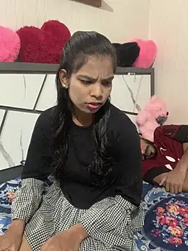 Snapshot of hottiess69 chatting on 02-09-25, 06:47 hottiess69 online show from 02-09-25, 06:47