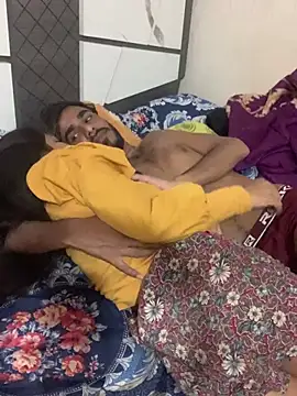 Snapshot of hottiess69 chatting on 03-04-25, 06:29 hottiess69 online show from 03-04-25, 06:29