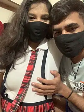 Snapshot of hottiess69 chatting on 11-02-25, 05:21 hottiess69 online show from 11-02-25, 05:21