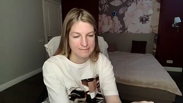 Snapshot of EmilyWalkeri chatting on 05-06-26, 07:02 EmilyWalkeri online show from 05-06-26, 07:02