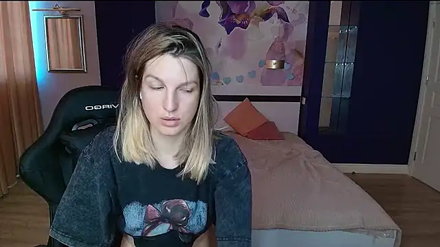 EmilyWalkeri online show from 06-28-26, 07:58