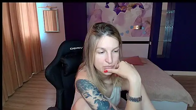 EmilyWalkeri online show from 07-02-26, 07:25
