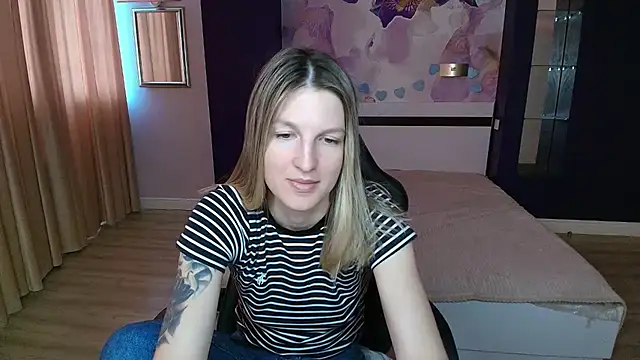 EmilyWalkeri online show from 07-27-26, 07:15