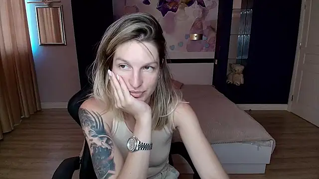 EmilyWalkeri online show from 08-03-26, 07:18