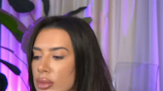 FoxieJullia online show from 11-28-25, 06:16