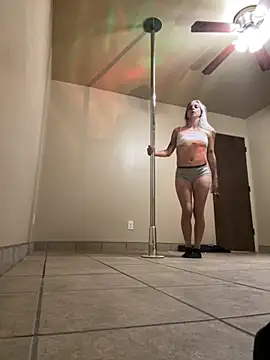 Snapshot of brooklyn3twelve chatting on 10-03-25, 02:08 brooklyn3twelve online show from 10-03-25, 02:08