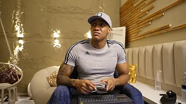 Logan Varela online show from 03-07-26, 02:25