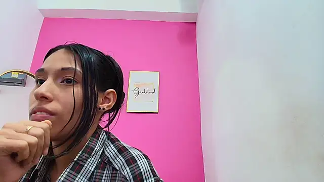 Snapshot of yourcuteneighbourr chatting on 01-11-25, 09:36 yourcuteneighbourr online show from 01-11-25, 09:36