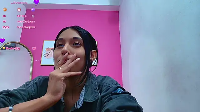 Snapshot of yourcuteneighbourr chatting on 01-15-25, 09:24 yourcuteneighbourr online show from 01-15-25, 09:24