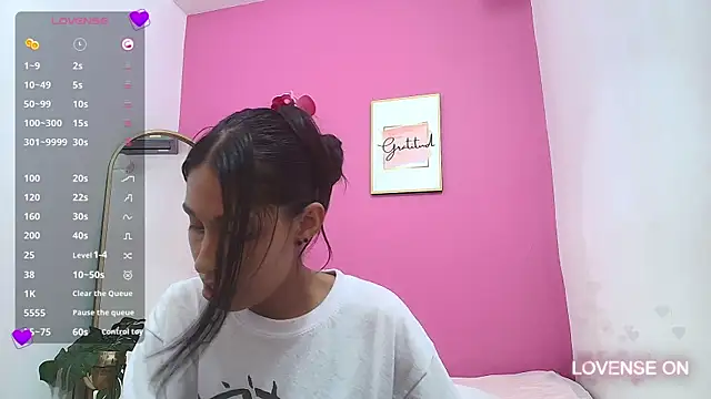 Snapshot of yourcuteneighbourr chatting on 03-08-25, 09:28 yourcuteneighbourr online show from 03-08-25, 09:28