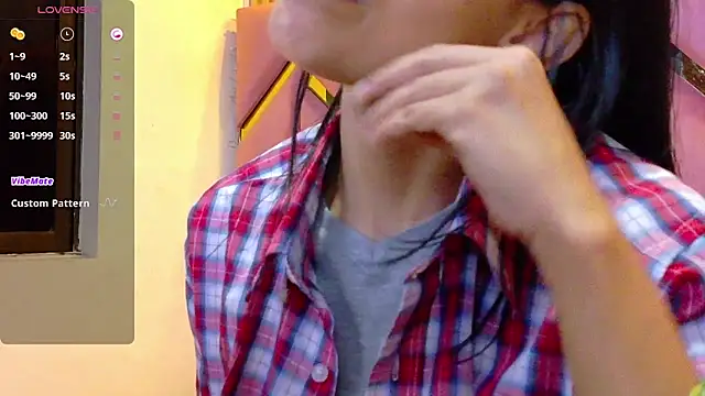 Snapshot of yourcuteneighbourr chatting on 09-09-25, 02:55 yourcuteneighbourr online show from 09-09-25, 02:55