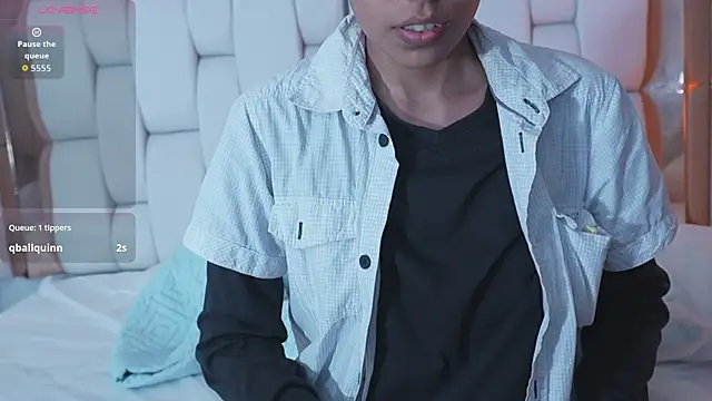 yourcuteneighbourr online show from 04-17-26, 03:09