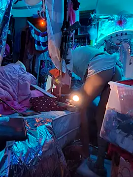 gurlnips online show from 03-06-25, 11:47