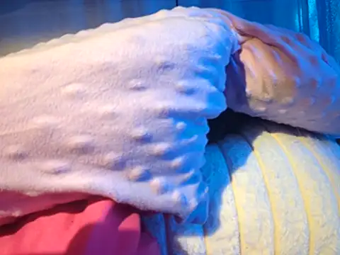 gurlnips online show from 10-29-25, 08:49