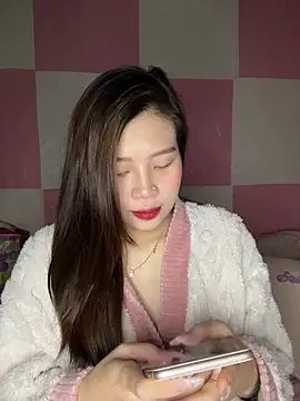 Snapshot of Bae1103 chatting on 02-17-25, 01:21 Bae1103 online show from 02-17-25, 01:21
