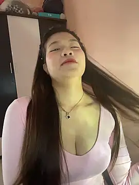 Snapshot of Bae1103 chatting on 01-11-26, 04:28 Bae1103 online show from 01-11-26, 04:28