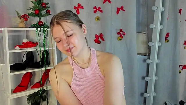 Snapshot of Rebecca_Kelly chatting on 12-16-24, 06:16 Rebecca Kelly online show from 12-16-24, 06:16