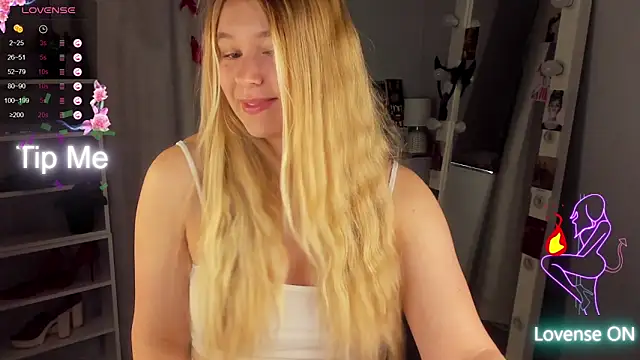 Snapshot of Rebecca_Kelly chatting on 09-13-25, 01:38 Rebecca Kelly online show from 09-13-25, 01:38