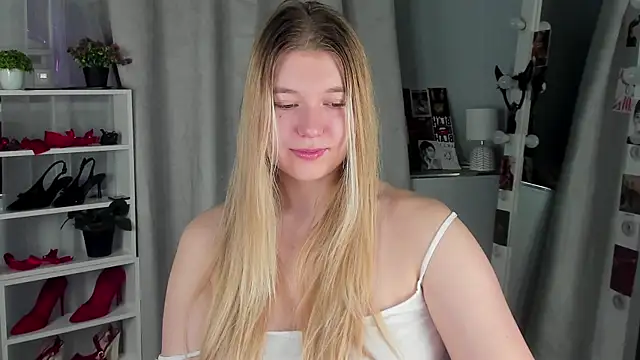 Snapshot of Rebecca_Kelly chatting on 10-18-25, 02:14 Rebecca Kelly online show from 10-18-25, 02:14