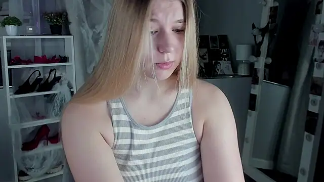 Snapshot of Rebecca_Kelly chatting on 10-24-25, 01:57 Rebecca Kelly online show from 10-24-25, 01:57