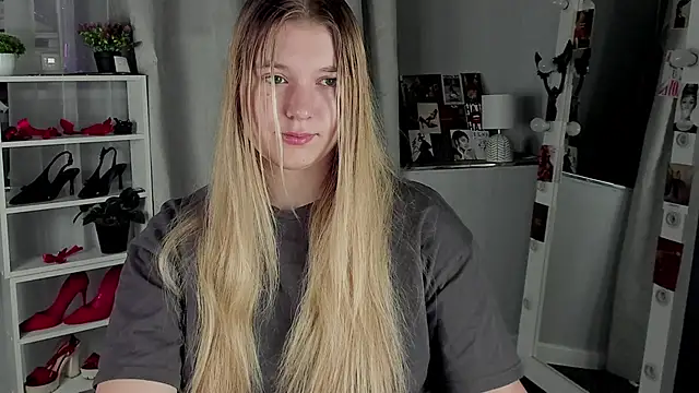 Snapshot of Rebecca_Kelly chatting on 11-04-25, 02:10 Rebecca Kelly online show from 11-04-25, 02:10