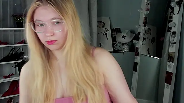 Snapshot of Rebecca_Kelly chatting on 11-20-25, 02:34 Rebecca Kelly online show from 11-20-25, 02:34