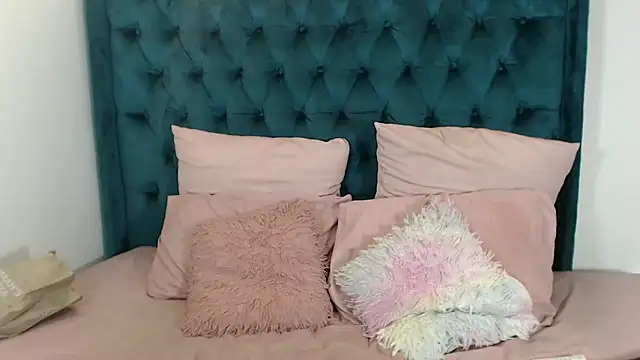 1Blackertheberry1 online show from 12-31-24, 03:23