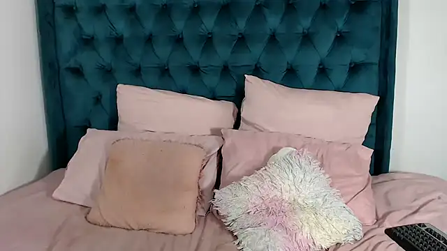 1Blackertheberry1 online show from 02-09-25, 08:24